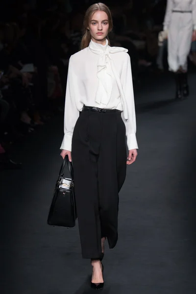 Look 37